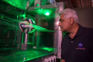 Illustration for article titled Aerodynamics of the World Cup's New Ball